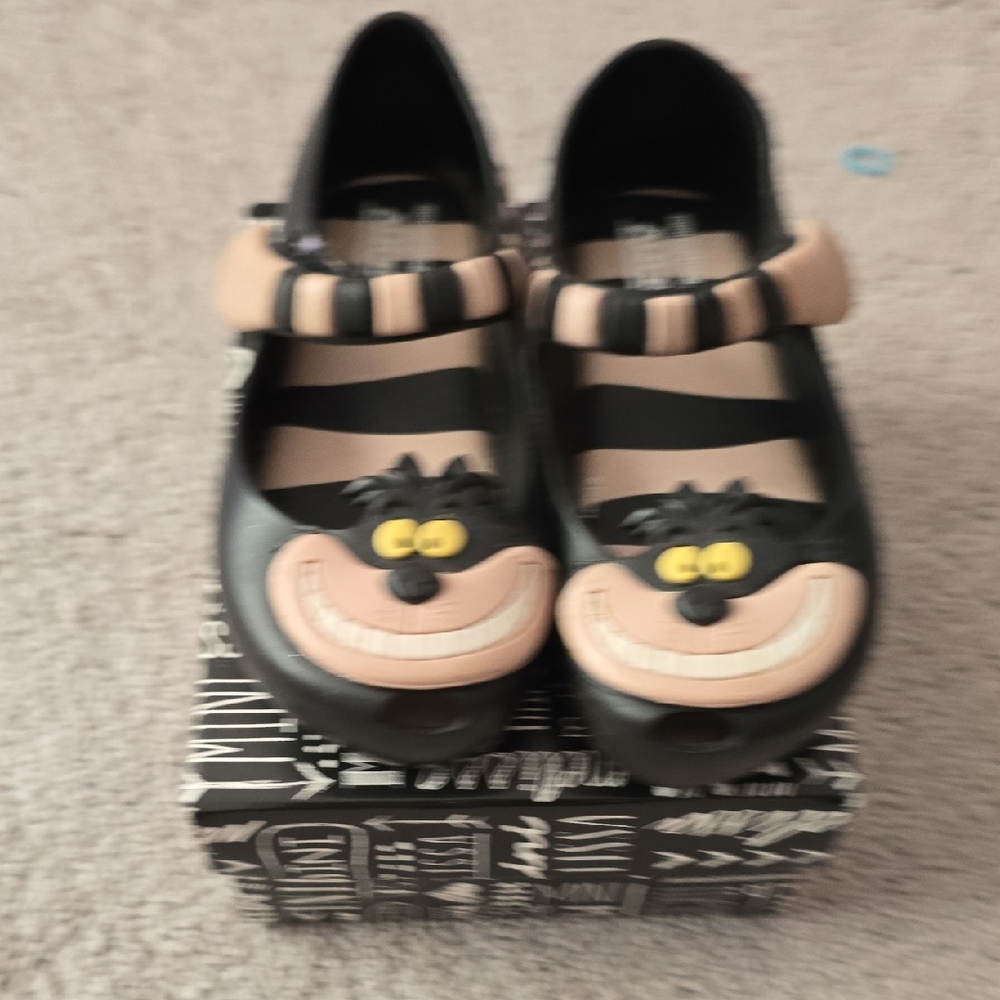 Mini Melissa Black and Beige Cat Shoes